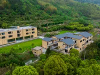 Yincaolu Zuoqin Youshu Homestay (Yuping Ancient Village Branch) Hotels near Luci Village