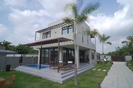 Araya Beach Casas Отели рядом с достопримечательностью «Кауэйн Ков»