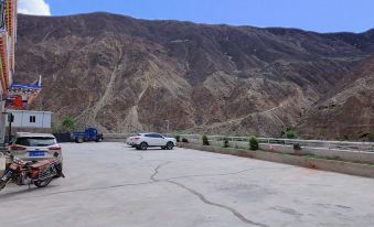 Mangkang Rumei Yijiang Kaiyue Hotel