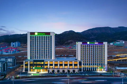 청더 위안바오산 홀리데이 인 호텔
