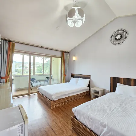 Haemil Resort Отели рядом с достопримечательностью «Храм Пэкчеса»