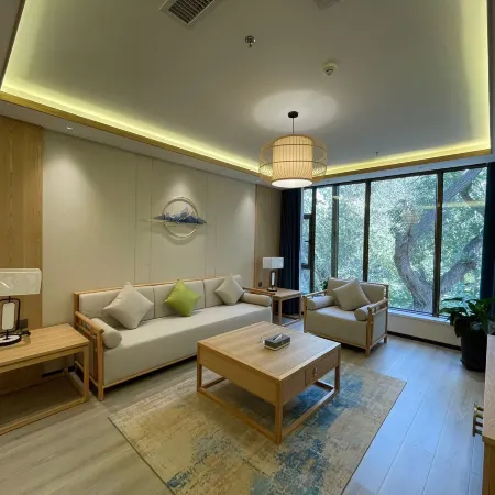 Urumqi Yizhongyuan Hotel (Hongshan People's Park Branch)