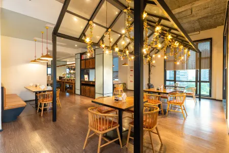 Milan Junyi Hotel Отели рядом с достопримечательностью «Ancestral Temple of the Southern Confucius Clan»