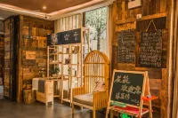 Floral Hotel·Huazhu Libo Ancient Town Mulanfang Hotel Hotel in zona Libo Zhangjiang Scenery Spot Management Office