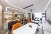 New Crescent Moon Hotel (Meishan East Station Chunxi Square Branch)