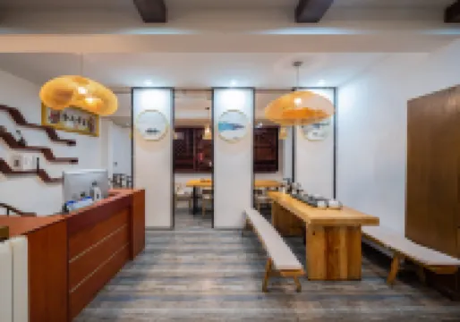 Yu Jiangyue · Natural Aesthetics Designer's View of Tuojiang River Scenery - Holiday Villa Hotels in Fenghuang