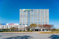 Holiday Inn Express Haiyan, an IHG Hotel Hotel dekat Zhejiang Minmetals Logistics Marina