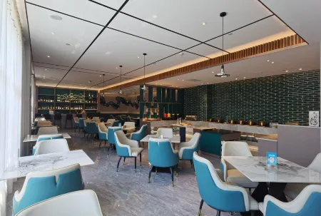 Wanlong Hotel (Baoding High-tech Zone Baobai Shopping Plaza Store) Отели рядом с достопримечательностью «Baoding Zoo»