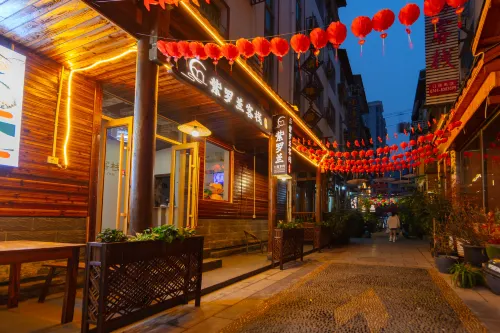 紫羅蘭テーマ中国式旅館(張家界天門山ロープウェイ） - イン(INN)