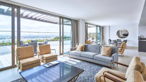 Meriton Suites Canberra in Canberra
