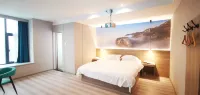 Happy Holiday Hotel (Huanggang Luotian Yishui Bund Branch)