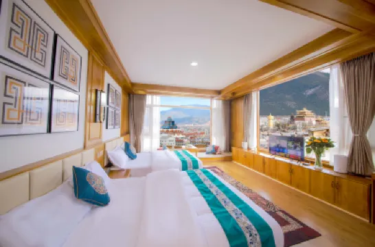 Lost Horizon Yueguang Qingcheng Scenic Homestay (Dukezong Ancient City) 독커종 꽃길 주변 호텔