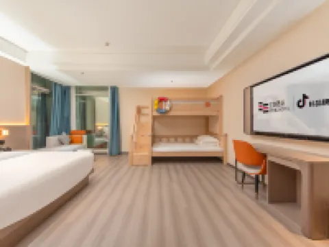 ECHIC Hotel (Guangzhou Chimelong Wildlife World) Hotels near Chimelong Safari Park