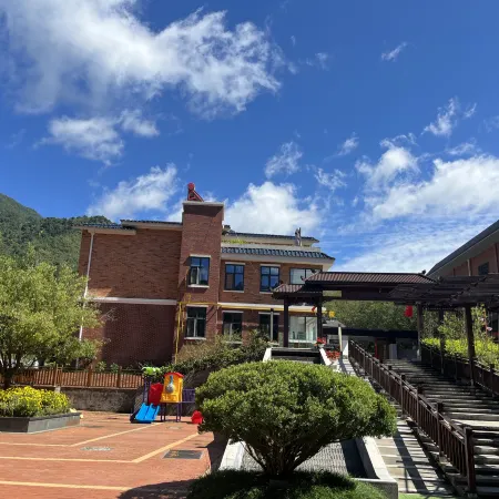Liuba Zibai Kangyang Hotel