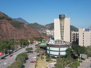 Cloud String Hotel in ancient Lin