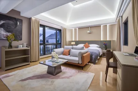 Park Hotel Kunming Отели рядом с достопримечательностью «Kunming Xishan Scenic Resort»