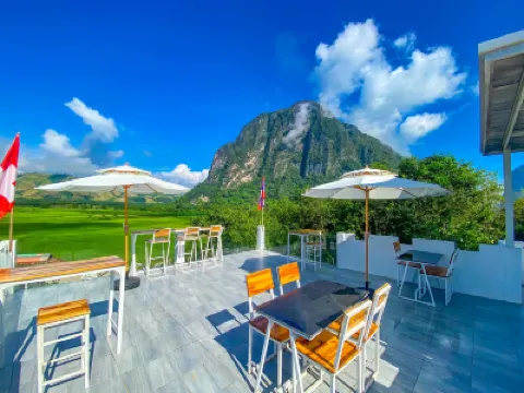 Pavilion Pha Leuang & Bungalows Hotels near ເຮືອນແພເມືຶອງເຟືອງນິຍົມ Meung Feung Ni Yome