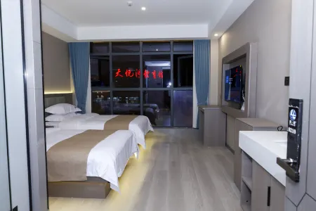 Blue Lin Hotel Отели рядом с достопримечательностью «Dabie Mountain Azalea Ecological Cultural Grand View Garden»