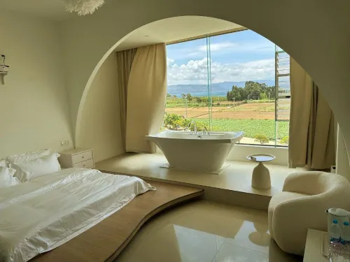 Fuxian Lake Mountain Fengyuyue Homestay