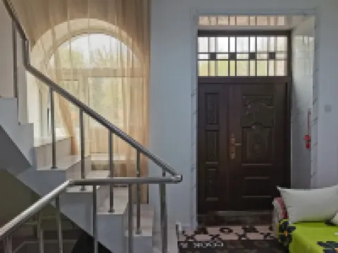 Jingjiang Homestay (Jiangbian Square)