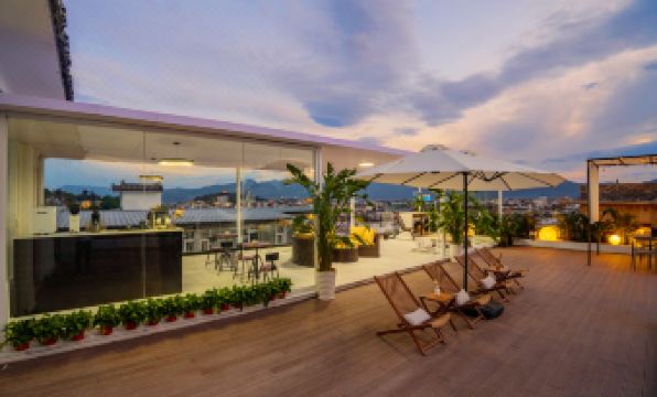 Yunxi Haitang Snow Mountain Scenic Hotel