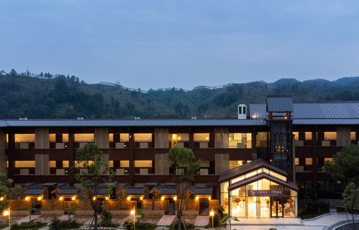 Dingnan County Blossoming in Order Bula Hotel