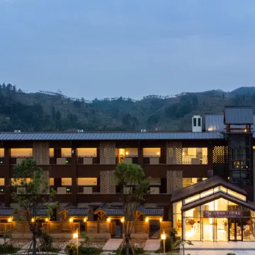 Dingnan County Blossoming in Order Bula Hotel