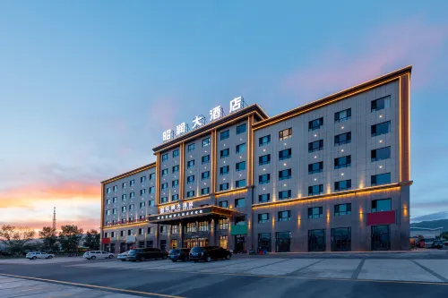 Zhaorun Hotel (Zhaosu Tianma Lake Park Branch)