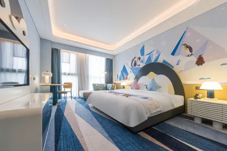 Shanghai Jinqiao Haichang Penguin Wassim Hotel Отели рядом с достопримечательностью «Shanghai Astronomy Museum»