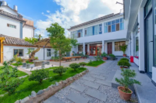 Dali Guiyin Homestay (Erhai Caicun Longkan Wharf Branch)