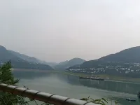 Sansheng Holiday Hotel - Mountain view