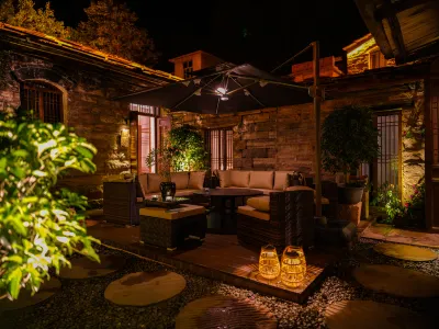 Hillside Cloud Lodge