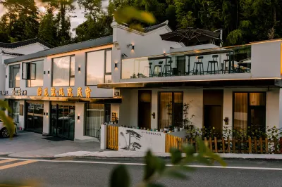 Floral Hotel · Jiuhuashan Fengyuan Hotel (Flesh Treasure Hall Shop) Hotels near Huatai Scenic Area