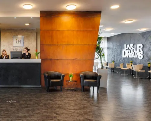 iH Hotels Milano Lorenteggio Hôtels à proximité de : Métro Inganni