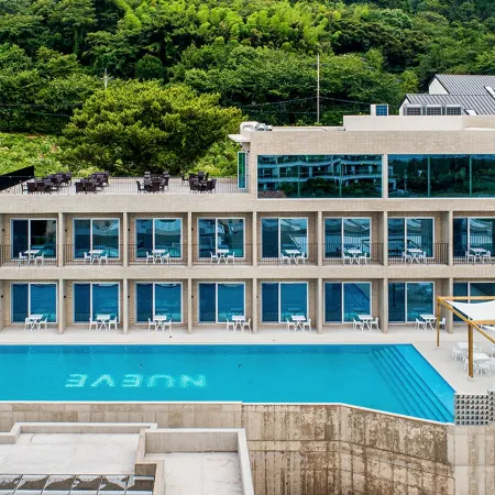 Jeju NuevePoolvilla Aewol Отели рядом с достопримечательностью «Храм Пэкчеса»