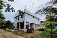 RedDoorz @ Elton Guesthouse - Guest houses
