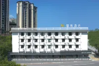 XINJI Hotel - Mountain view
