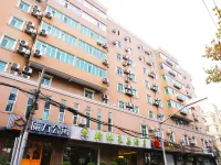 جرين تري إن شنغهاي هونجكياو إيربورت هوتل Hotels near مطار هونغتشياو الدولي، الصالة 1