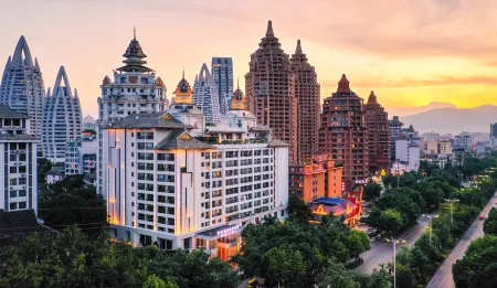 Pujing Flower Language Art Hotel Отели рядом с достопримечательностью «Xishuangbanna Folk Custom Garden»