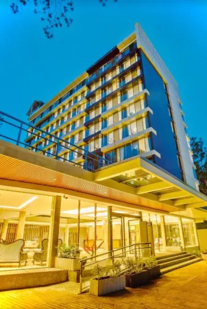 Swiss Lenana Mount Hotel Отели рядом с достопримечательностью «Университет Найроби»