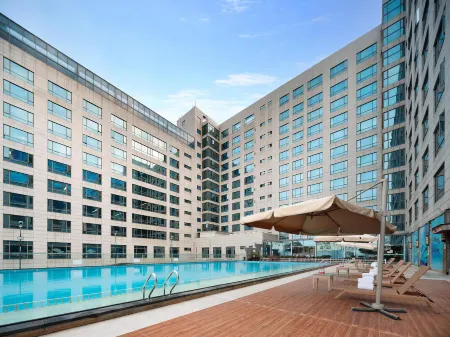 Guilin Jasper International Hotel  (Two Rivers and Four Lakes High-tech Wanda Branch) Отели рядом с достопримечательностью «Maozhou Island, Daxu Ancient Town»