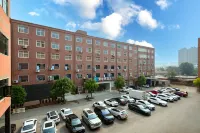 i Electronic Sports Hotel (Changge Renmin North Road) - parking