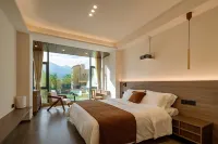 Stay on the mountains Hotels in Heishui