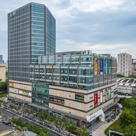 Guike Hotel (Shanghai 80,000 Stadium Caobaolu Subway Station Branch) Отели рядом с достопримечательностью «Храм и пагода Лонхуа»
