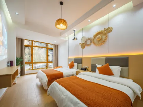 Longmen Inn