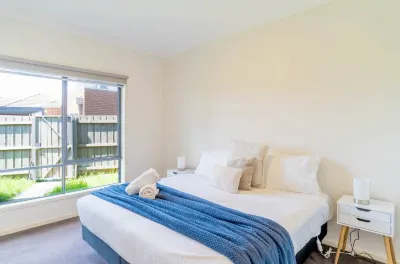 Modern Home in Central Oakleigh East
