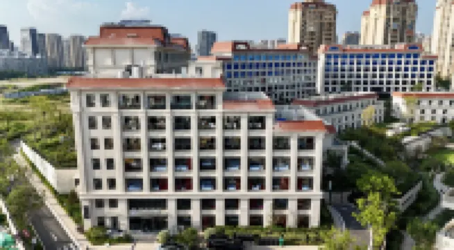 Long beach blue Hotels near شاطئ غولدن