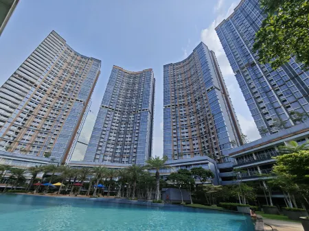 Winner·pik GoldCoast Apartment with sea view Отели рядом с достопримечательностью «Hutan Mangrove PIK 2»