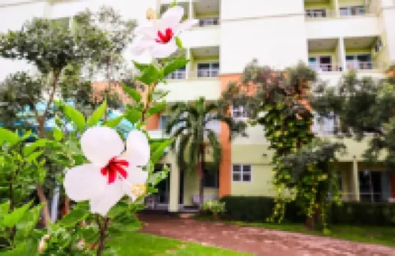 優頓卡巴娜酒店 鄰近Wat Matchimawat的酒店