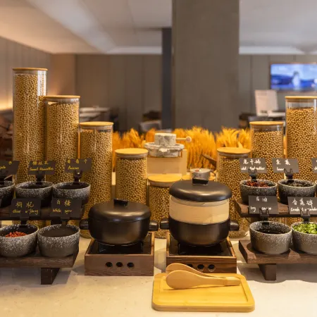 Atour Hotel Jiashan Luoxing Central Garden